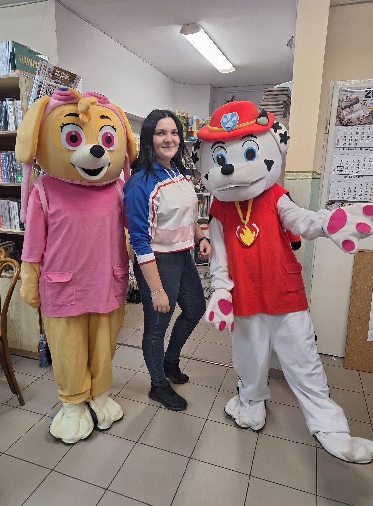 Pieski z Psiego Patrolu i pani bibliotekarka